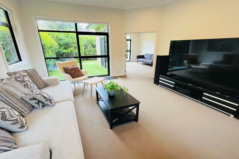 Photo of property in 13 Dressage Lane, Greenhithe, Auckland, 0632