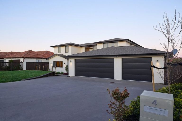 Photo of property in 4 Acqua Place, Karaka, Papakura, 2113