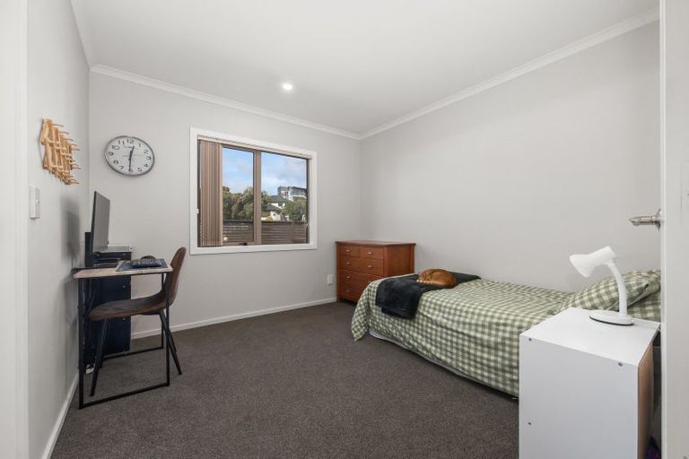 Photo of property in 1 Greenstone Place, Aotea, Porirua, 5024