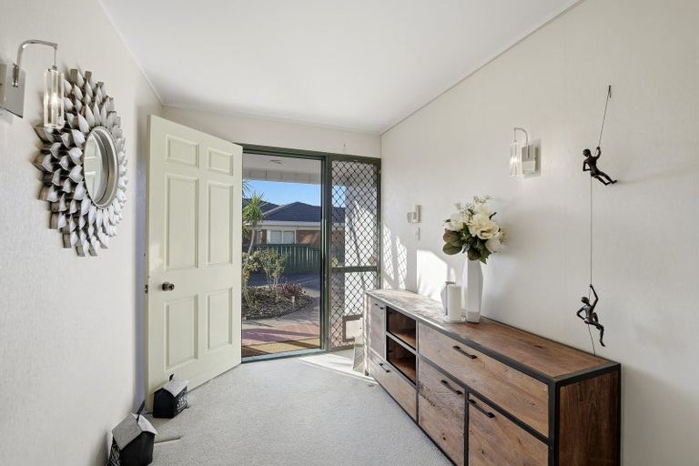 Photo of property in 2/983 Beach Road, Torbay, Auckland, 0630