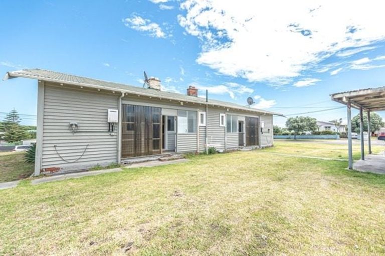 Photo of property in 32 Aotea Street, Castlecliff, Whanganui, 4501