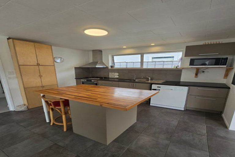 Photo of property in 4 Kiwi Road, Raumati Beach, Paraparaumu, 5032