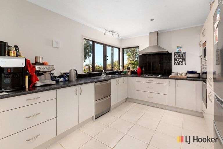 Photo of property in 28 Ocean View Road, Waihi Beach, 3611