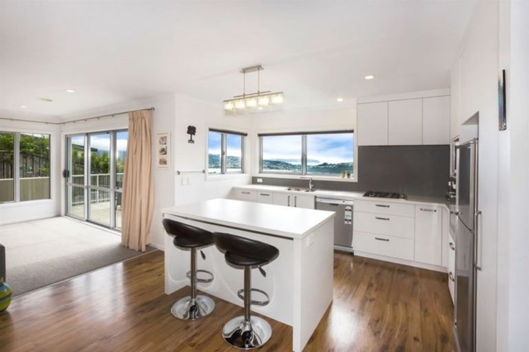 Photo of property in 3 Greenstone Place, Aotea, Porirua, 5024