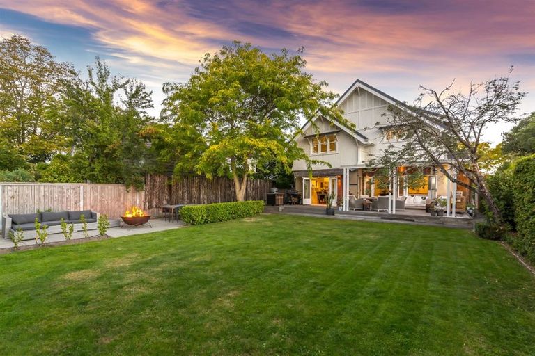 Photo of property in 82 Glandovey Road, Fendalton, Christchurch, 8052