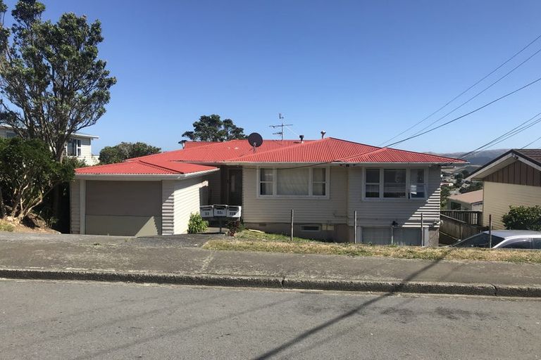 Photo of property in 32a Bancroft Terrace, Newlands, Wellington, 6037