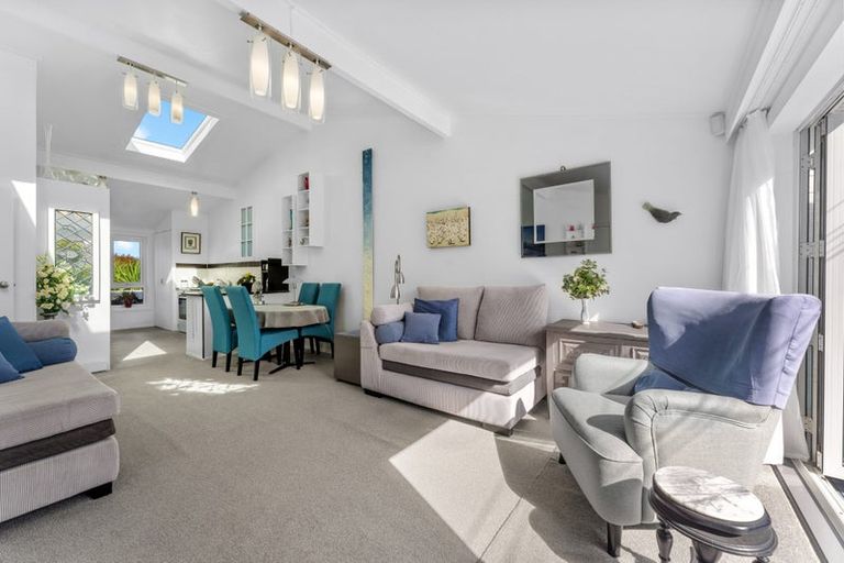 Photo of property in 3/4a Dallinghoe Crescent, Milford, Auckland, 0620