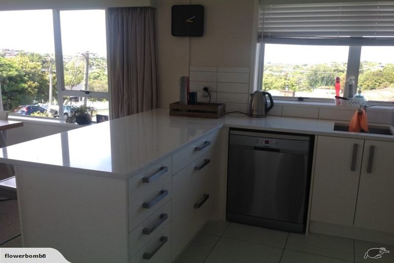 Photo of property in 147 Glenfield Road, Hillcrest, Auckland, 0626