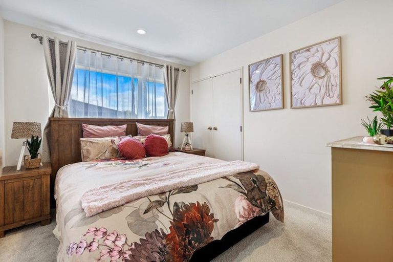 Photo of property in 8 Toledo Avenue, Henderson, Auckland, 0612