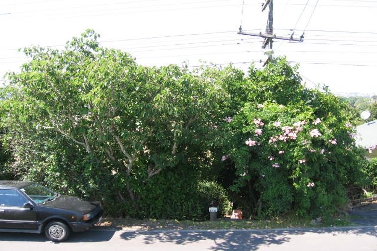 Photo of property in 1/813 East Coast Road, Northcross, Auckland, 0630