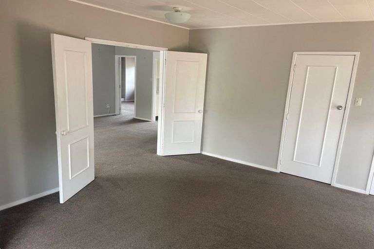 Photo of property in 2/52 Scenic Drive, Hillpark, Auckland, 2102