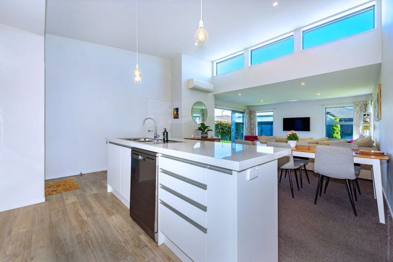 Photo of property in 10 Meyer Crescent, Halswell, Christchurch, 8025