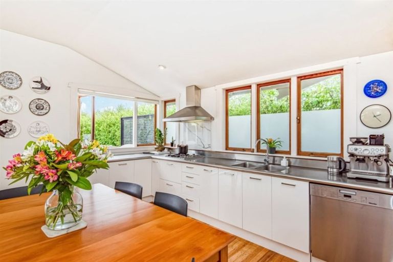 Photo of property in 8 Westwell Road, Belmont, Auckland, 0622