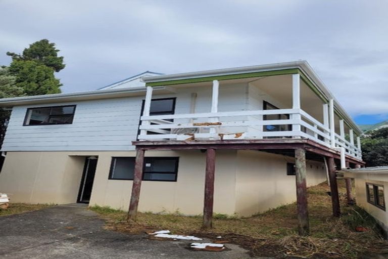 Photo of property in 2/23 Weldene Avenue, Glenfield, Auckland, 0629