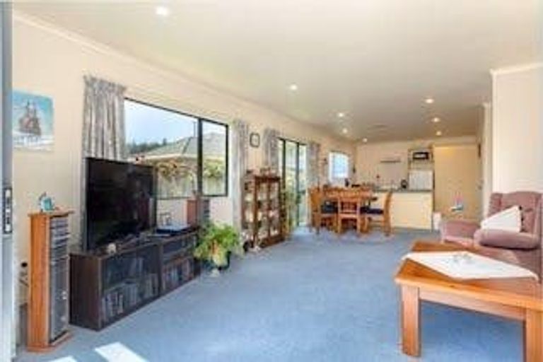 Photo of property in 132b Stokes Valley Road, Stokes Valley, Lower Hutt, 5019