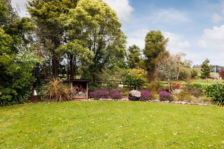 Photo of property in 279 Tararua Road, Levin, 5571