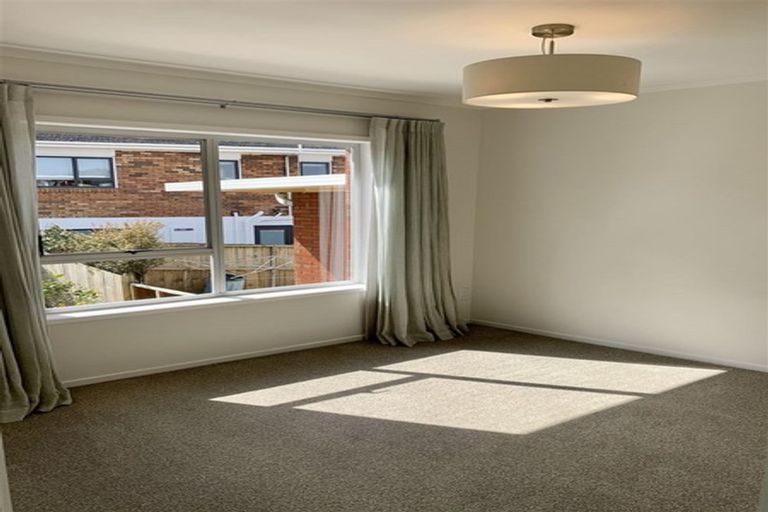 Photo of property in 1/1 Kaihu Street, Northcote, Auckland, 0627