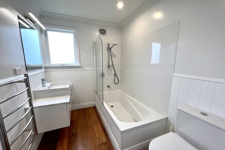 Photo of property in 53 Sutherland Road, Melrose, Wellington, 6023