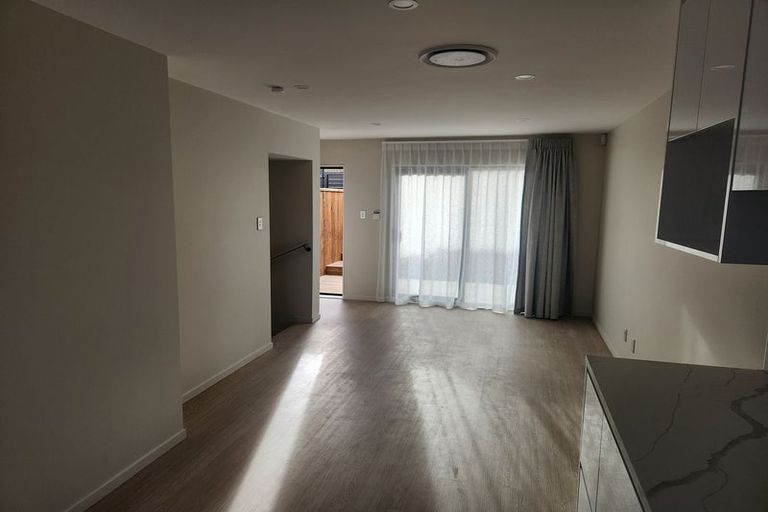 Photo of property in 105 Trias Road, Totara Vale, Auckland, 0629