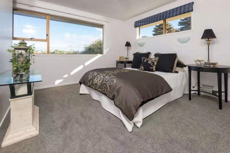 Photo of property in 76 Weatherly Road, Torbay, Auckland, 0630