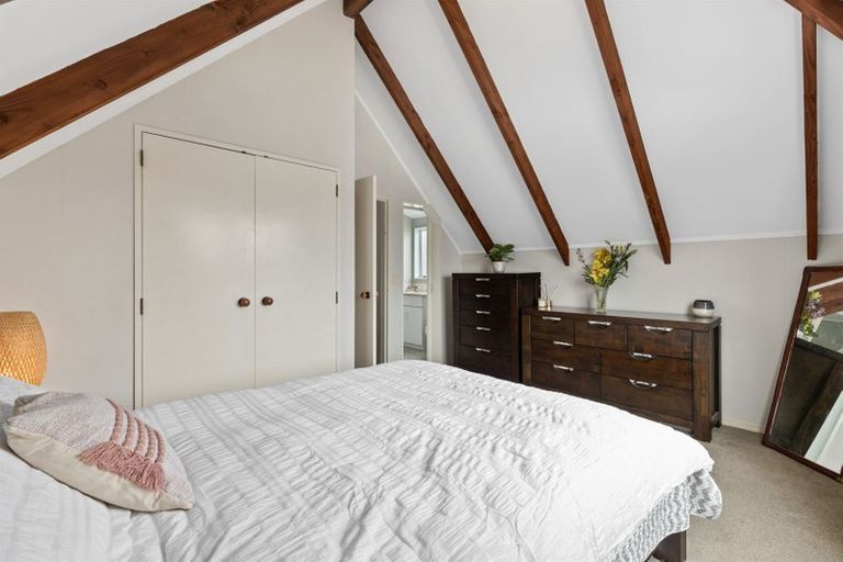 Photo of property in 2/7 Fernlea Rise, Bayview, Auckland, 0629