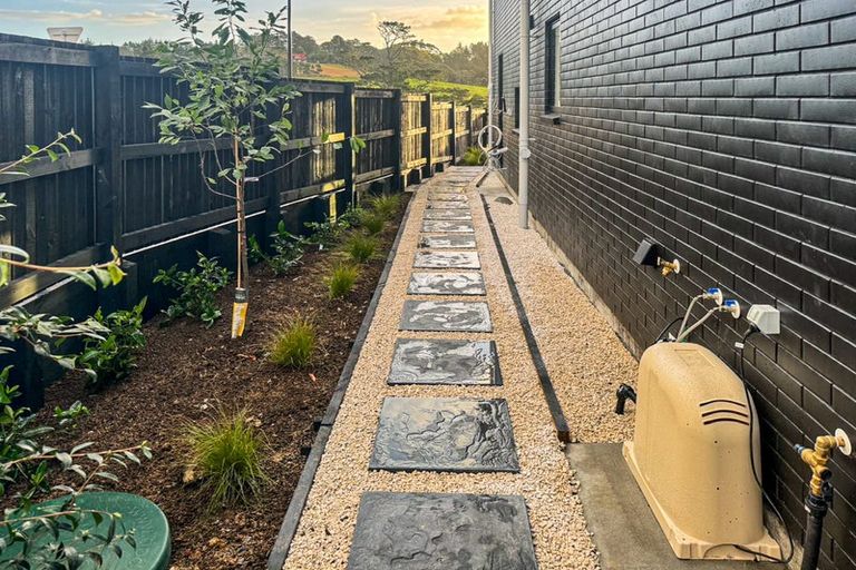 Photo of property in 37 Horokaka Street, Massey, 0614