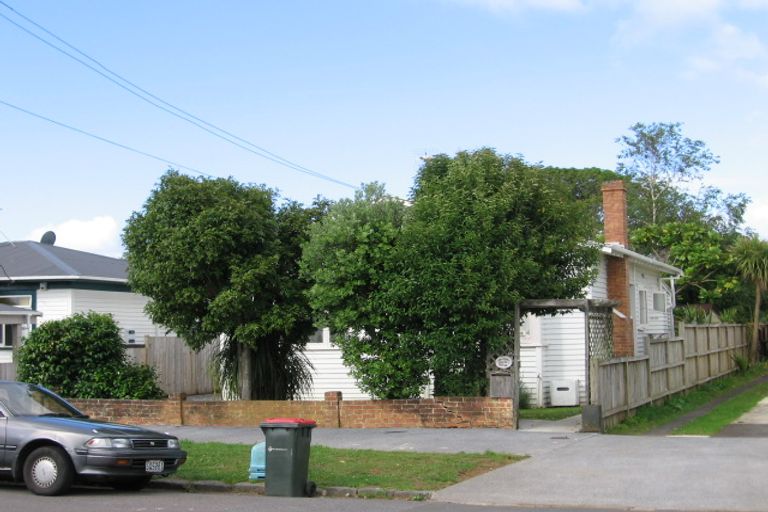 Photo of property in 27 Maranui Avenue, Point Chevalier, Auckland, 1022