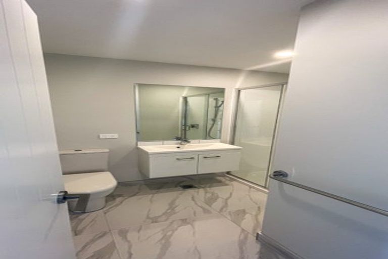 Photo of property in 4/51 Wharf Road, Te Atatu Peninsula, Auckland, 0610