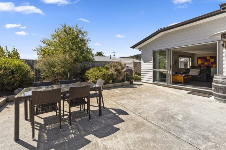 Photo of property in 10 Poppy Watts Grove, Stokes Valley, Lower Hutt, 5019