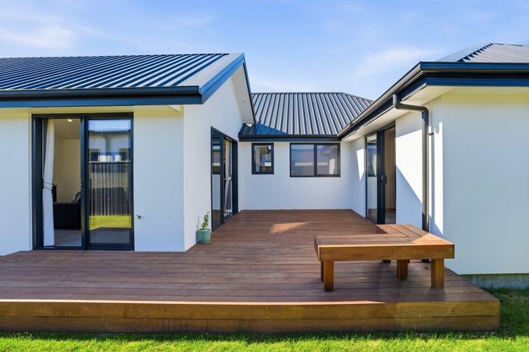 Photo of property in 7 Twin Meadows Drive, Casebrook, Christchurch, 8051