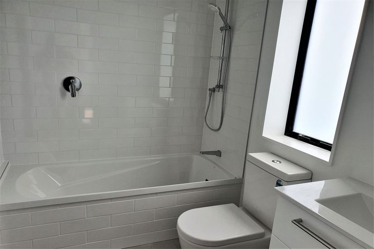 Photo of property in 12/104 Maupuia Road, Maupuia, Wellington, 6022