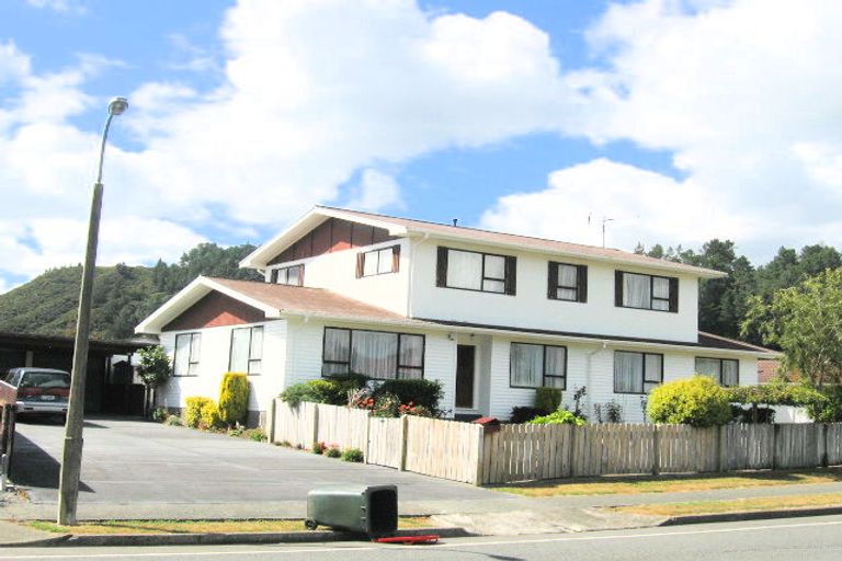 Photo of property in 127 Gemstone Drive, Birchville, Upper Hutt, 5018