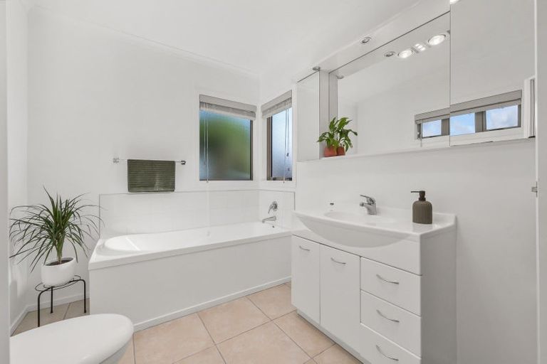 Photo of property in 1 Greenstone Place, Aotea, Porirua, 5024
