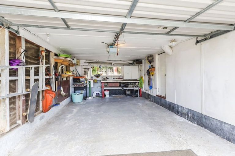 Photo of property in 22 Batchelor Street, Newlands, Wellington, 6037