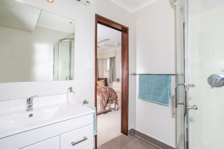 Photo of property in 6 Tremen Place, Pukekohe, 2120