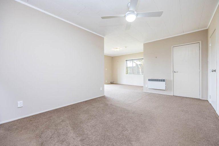 Photo of property in 9a Pendene Place, Forrest Hill, Auckland, 0620