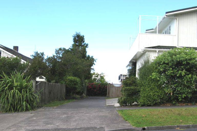 Photo of property in 1/85 Deep Creek Road, Waiake, Auckland, 0630