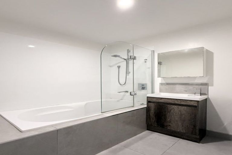 Photo of property in 6 Riroriro Close, Papakura, 2110