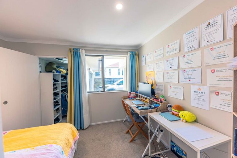 Photo of property in 8 Red Oak Place, Schnapper Rock, Auckland, 0632