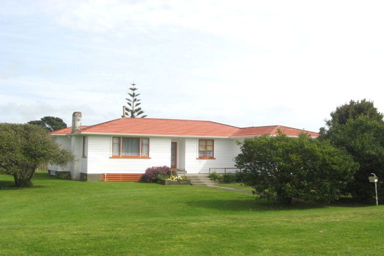 Photo of property in 75 Leslie Street, Waitara, 4320