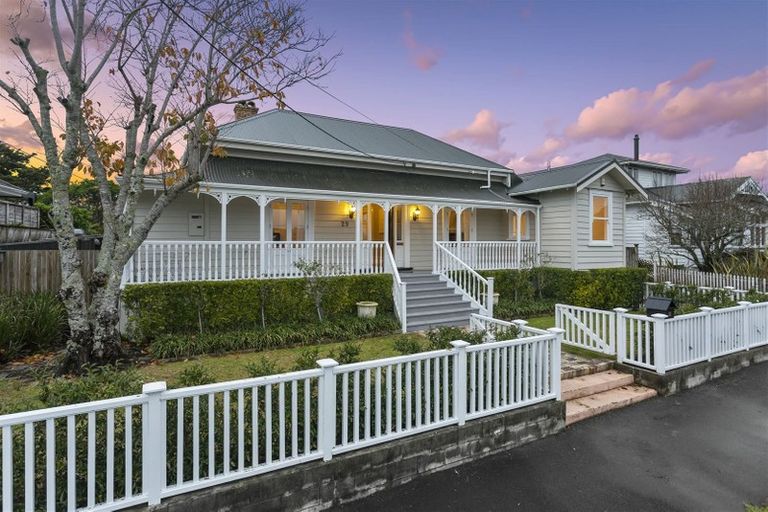 Photo of property in 29 Seaview Avenue, Northcote, Auckland, 0627
