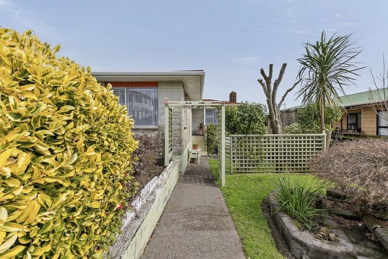 Photo of property in 7 Silby Street, Waitara, 4320