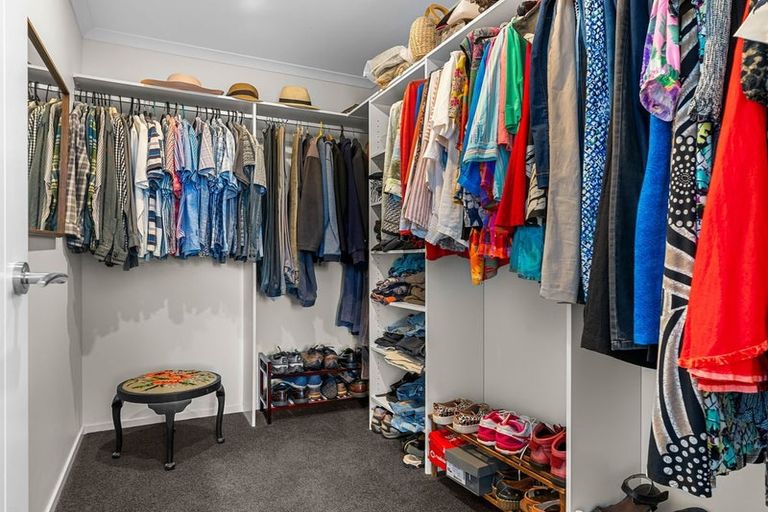 Photo of property in 98 Kaurinui Crescent, One Tree Point, 0118