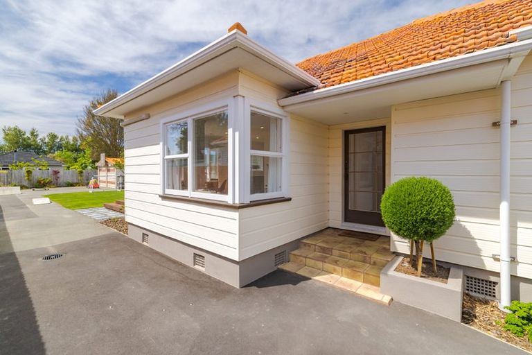 Photo of property in 60 Wilsons Road, Saint Martins, Christchurch, 8022