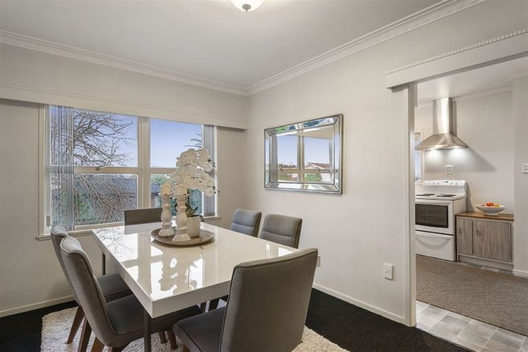 Photo of property in 225 Forrest Hill Road, Forrest Hill, Auckland, 0620