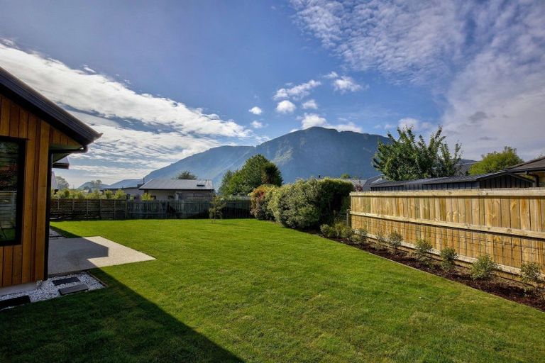 Photo of property in 9 Morepork Way, Arthurs Point, Queenstown, 9371
