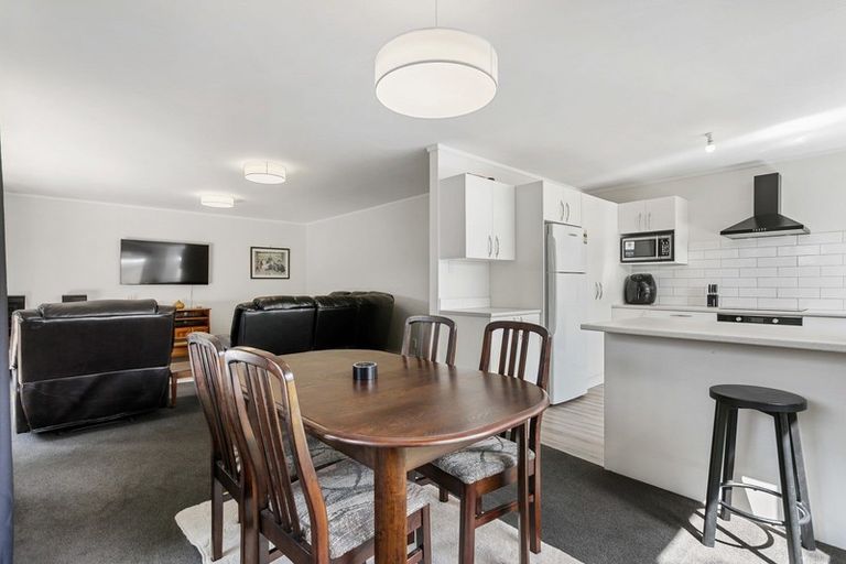 Photo of property in 2/11 Beach Road, Pahurehure, Papakura, 2113