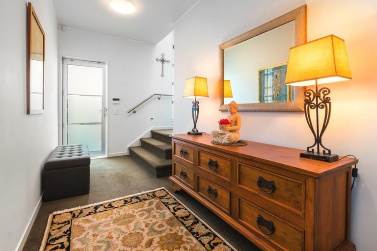 Photo of property in 2/101u Mana Esplanade, Paremata, Porirua, 5026