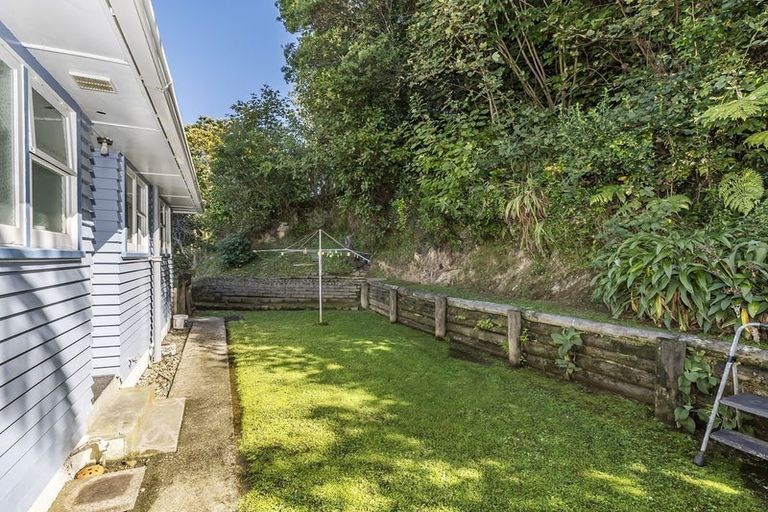 Photo of property in 111 Newlands Road, Newlands, Wellington, 6037