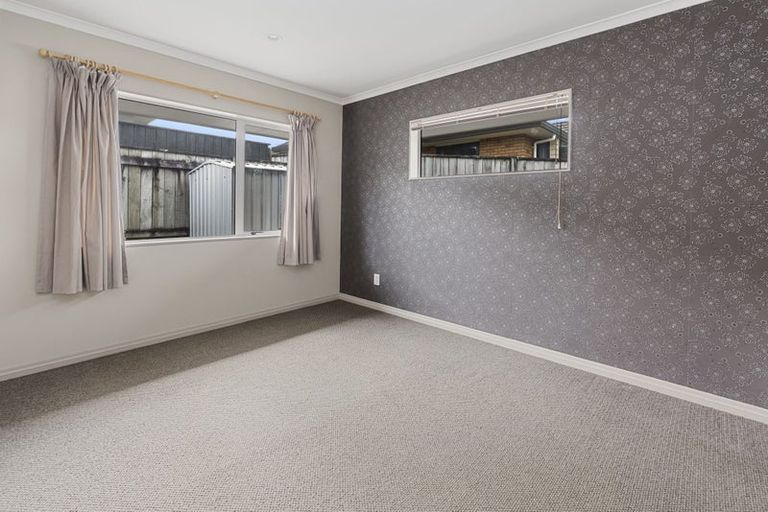 Photo of property in 27 Johnstone Drive, Fitzherbert, Palmerston North, 4410